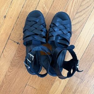 Qupid black leather heeled strapped sandals size 9